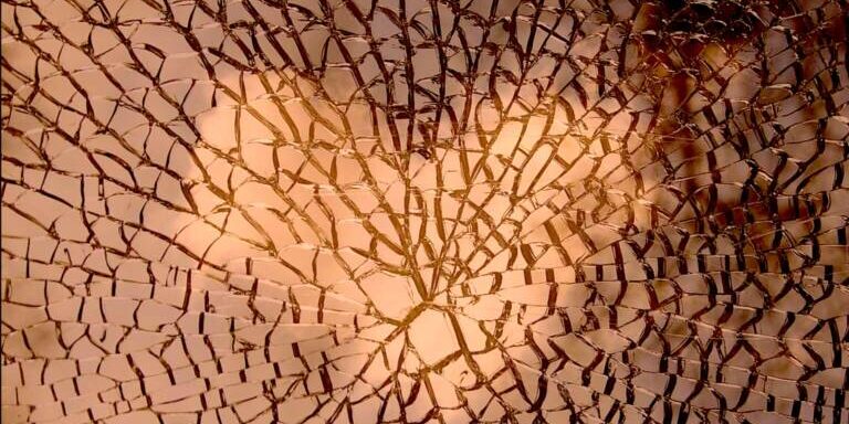 heart-cloud-love-bronze-mirrors-shattered-fragmented-cracked-bronze-mishkan-reflection-pieces-shards-1536×1066-1-768×533